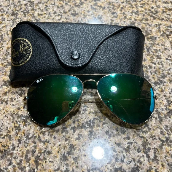 Ray-Ban Large Aviators Flash Lens Green Mirror Rayban 3025 Mirrored Aviators Flash Green Lens Review main image 4